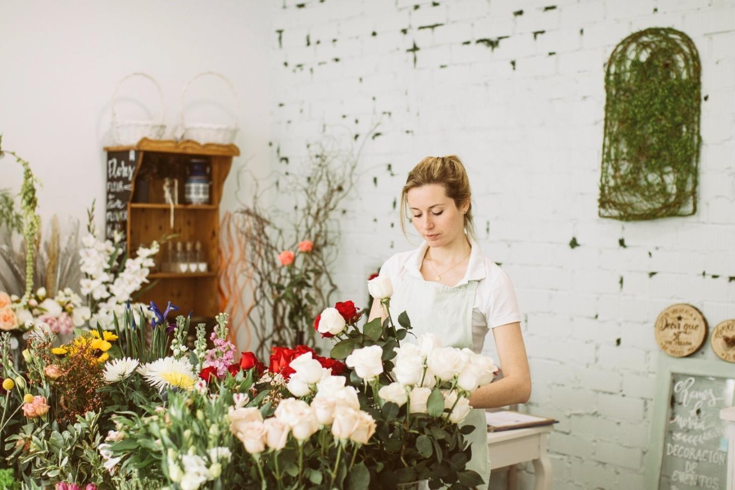 Флористична композиція з природних матеріалів у процесі створення